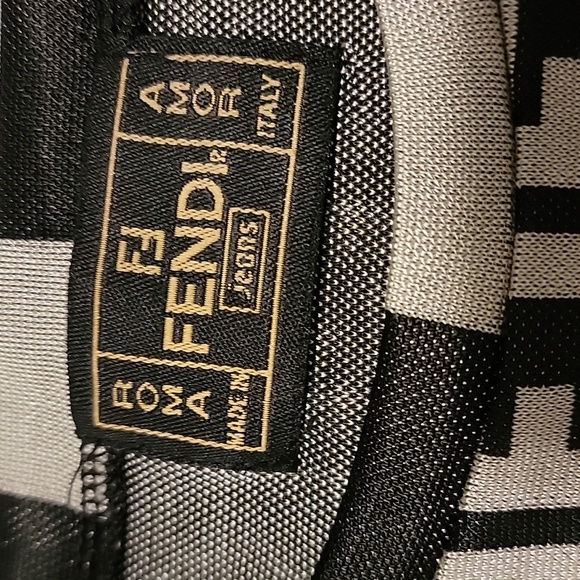 AUTHENTIC FENDI SIZE SMALL - Picture 4 of 6